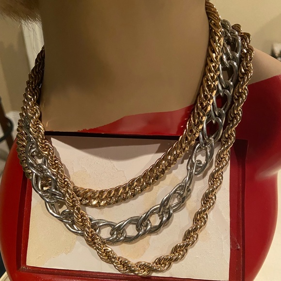 Guess layered necklace with chunky link chains.. and a Guess charm bracelet (2) - Picture 16 of 16